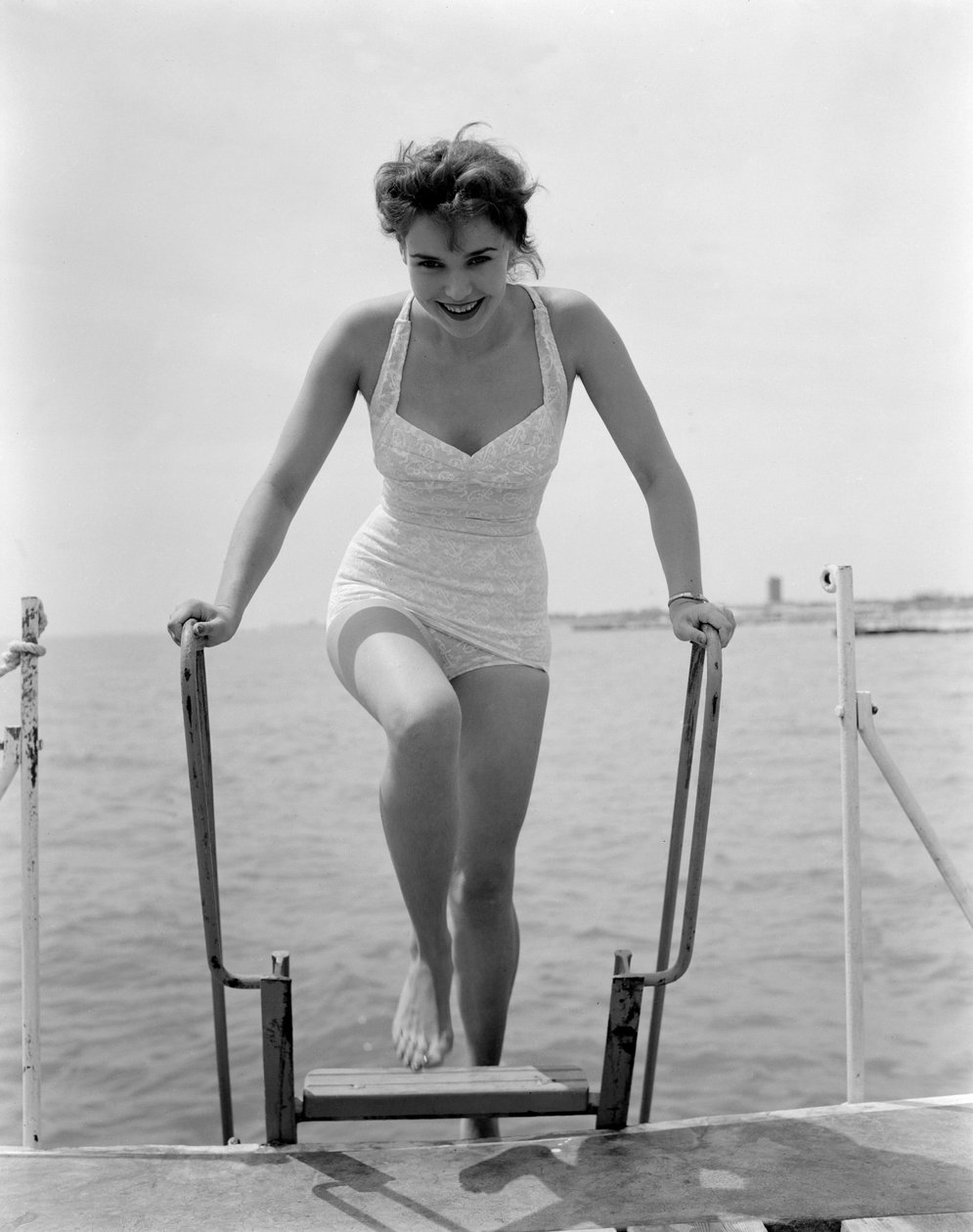 VENEDİK LİDO PLAJINDA OYUNCU TANIA WEBER - 1952 by Unbekannt