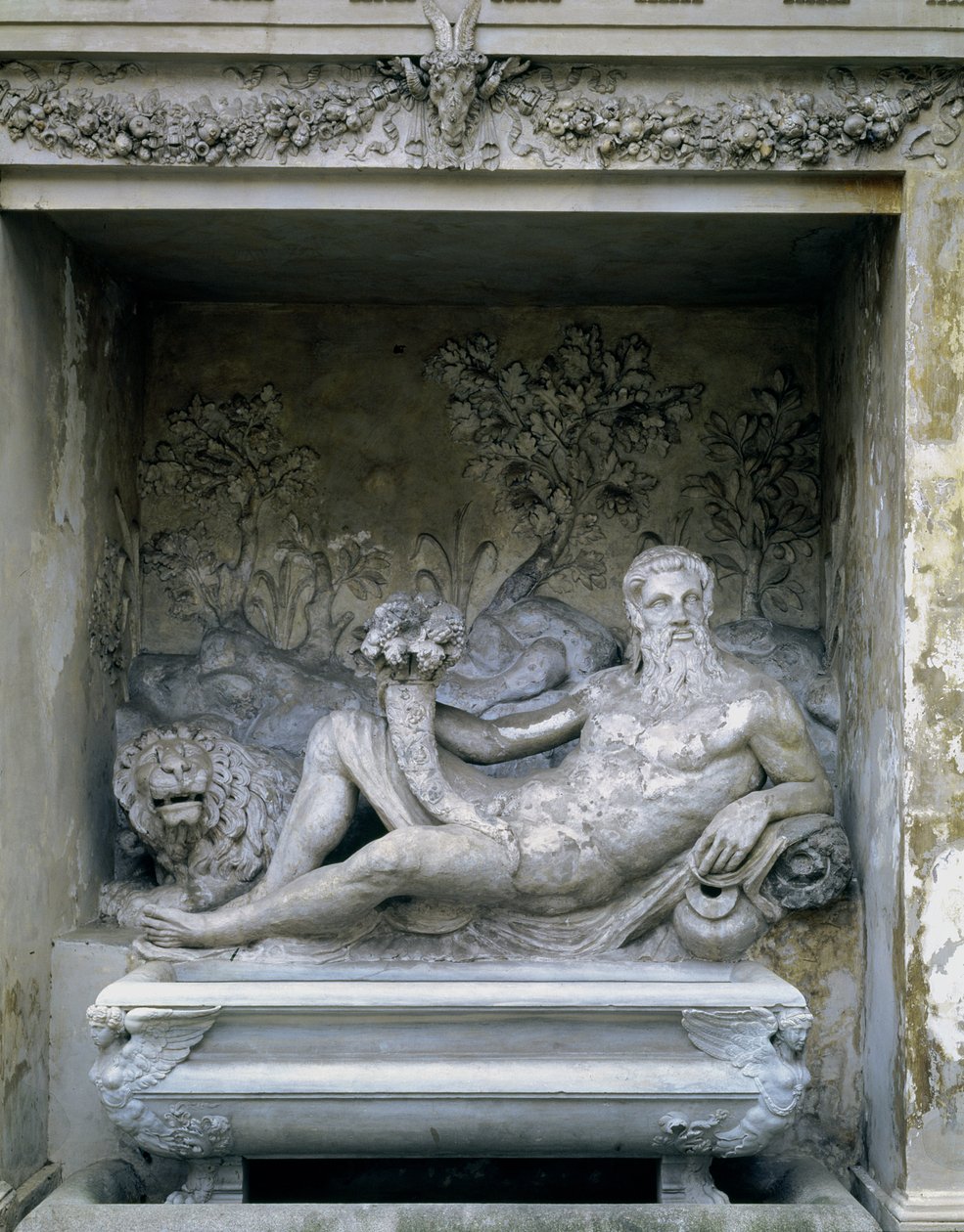 Nymphaeum, Giacomo Vignola (1507-75) ve Bartolomeo Ammannati (1511-92) 1551-55 (taş) tarafından tasarlanan, bereketli bir niş içinde bir nehir tanrısı heykelinin detayı by Unbekannt