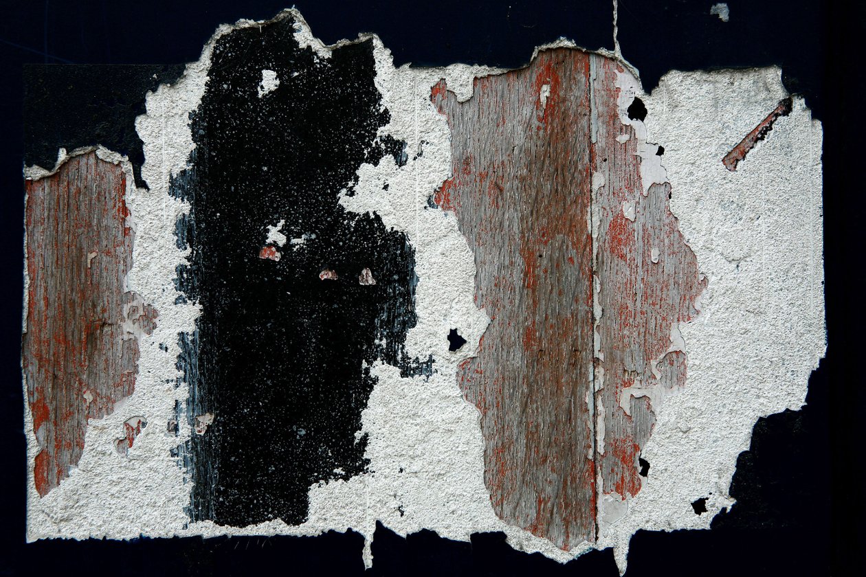 Zaman işaretleri. Formları geçen zamanın tanığı olarak gösteren soyut sanat. Ahşapta boya izleri. Michel Lunardelli