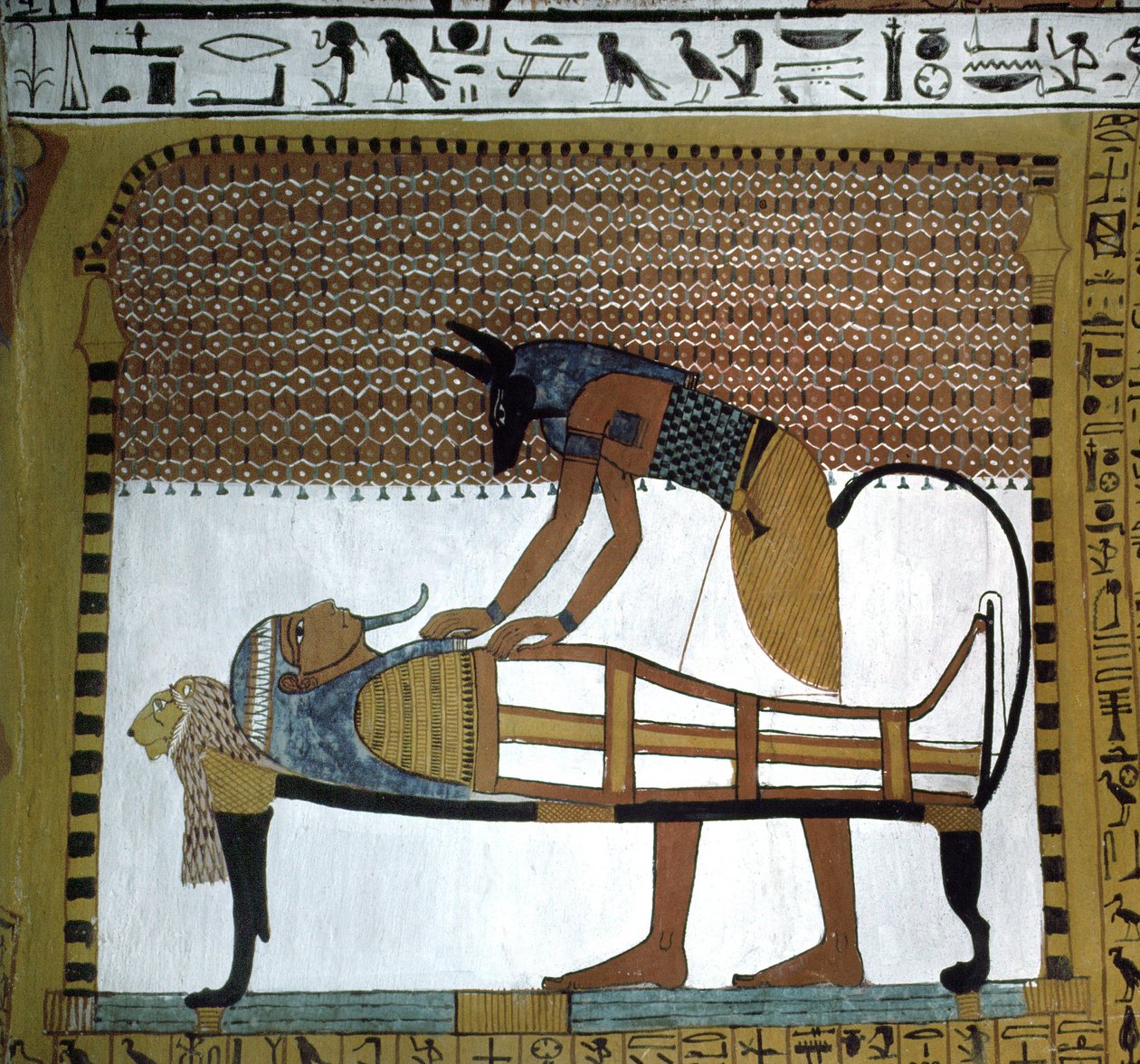 Esnaf mezarları. Tanrı Anubis tarafından mumyalanmış Sennedjem mumyası, Luksor, Mısır