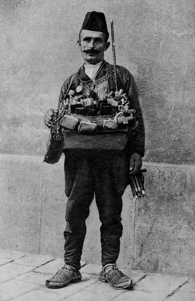 Türkiye. Oryantal autolycus, mallarını pazar yerinde satıyor. 1920 by Unbekannt