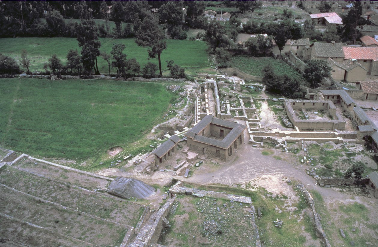 Geleneksel İnka temelleri üzerine inşa edilmiş köyün görünümü (fotoğraf) by Unbekannt