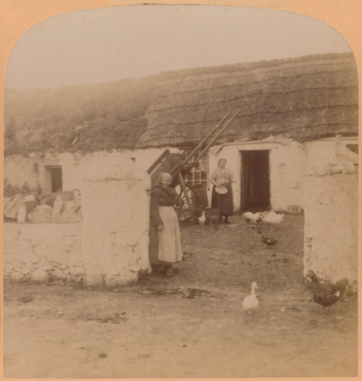 Karakteristik Bir Ev, Ballintoy Köyü, Antrim Kontluğu, İrlanda, 1900. by Underwood and Underwood