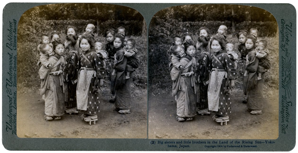 Yükselen Güneş Ülkesinde ablalar ve küçük kardeşler, Yokohama, Japonya, 1904 by Underwood and Underwood