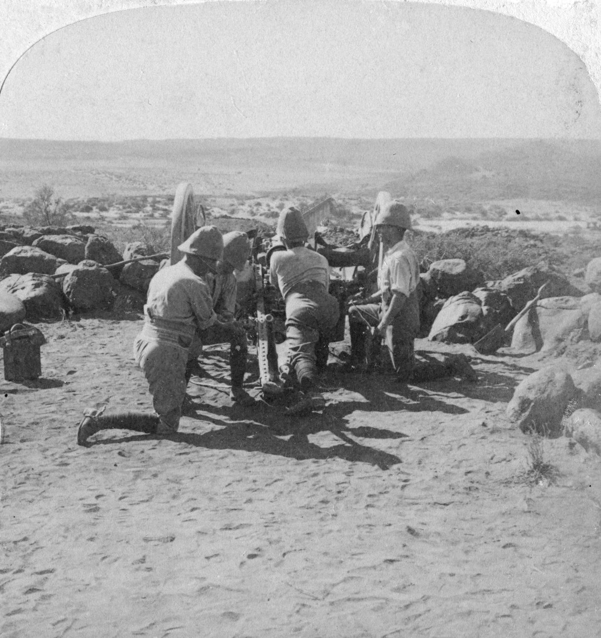 İngiliz topçusu eylemde, Güney Afrika, 2. Boer Savaşı, 6 Şubat 1900 by Underwood and Underwood