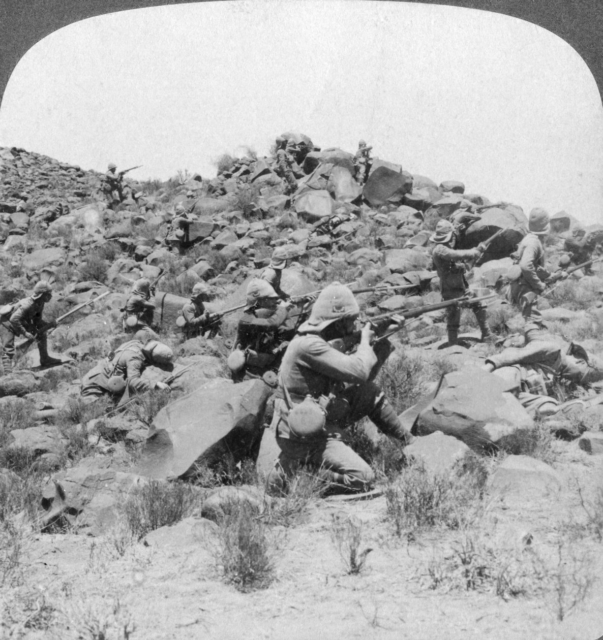 İngiliz askerleri iş başında, Güney Afrika, Boer Savaşı, 1901 by Underwood and Underwood