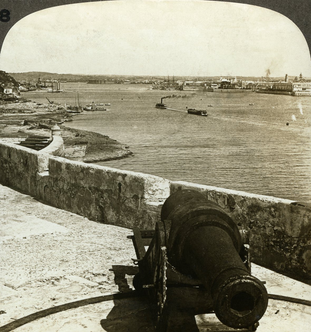 Top, Morro Kalesi, Havana, Küba. by Underwood and Underwood