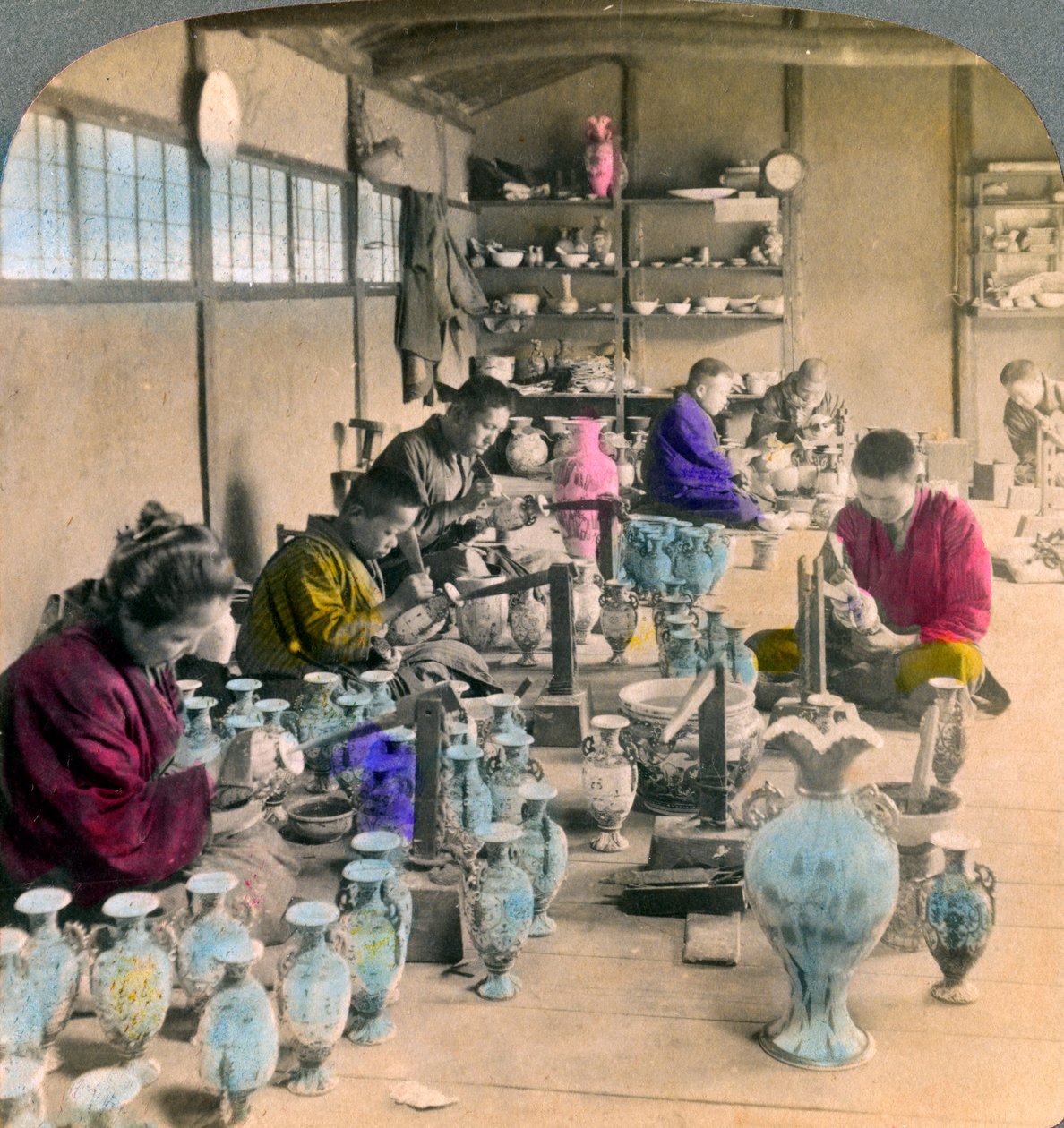 Ünlü Kinkosan eserlerinde Awata porselen eşyalarının dekorasyonu, Kyoto, Japonya, 1904 by Underwood and Underwood