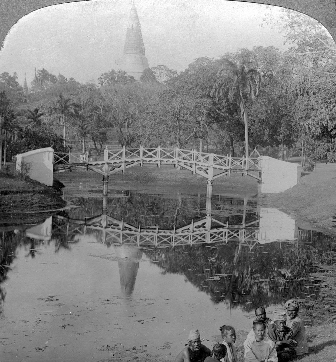 Kale bahçeleri ve Shwedagon Pagoda, Rangoon, Burma, c1900