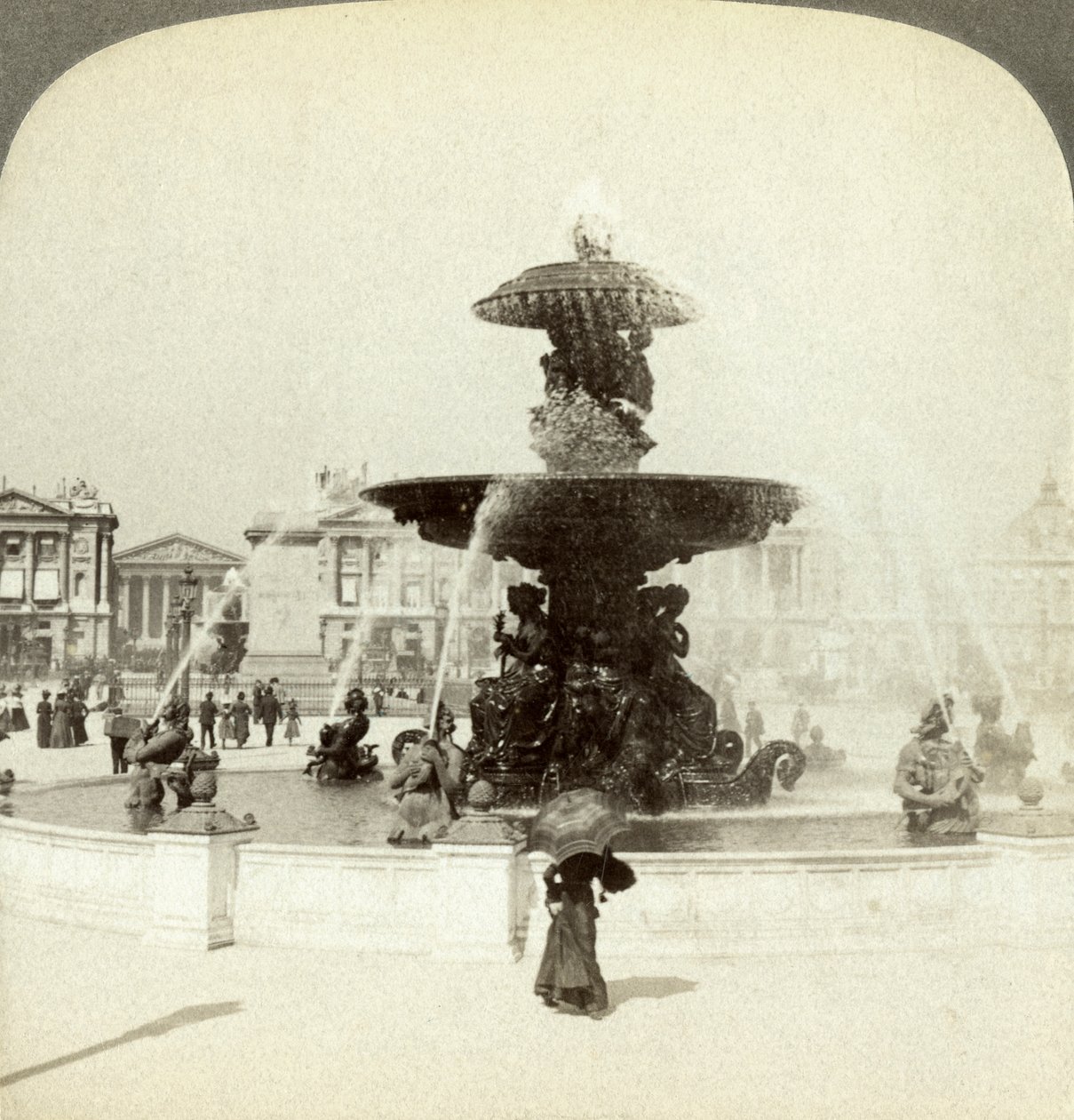 Çeşme, Place de la Concorde, Paris, Fransa. by Underwood and Underwood