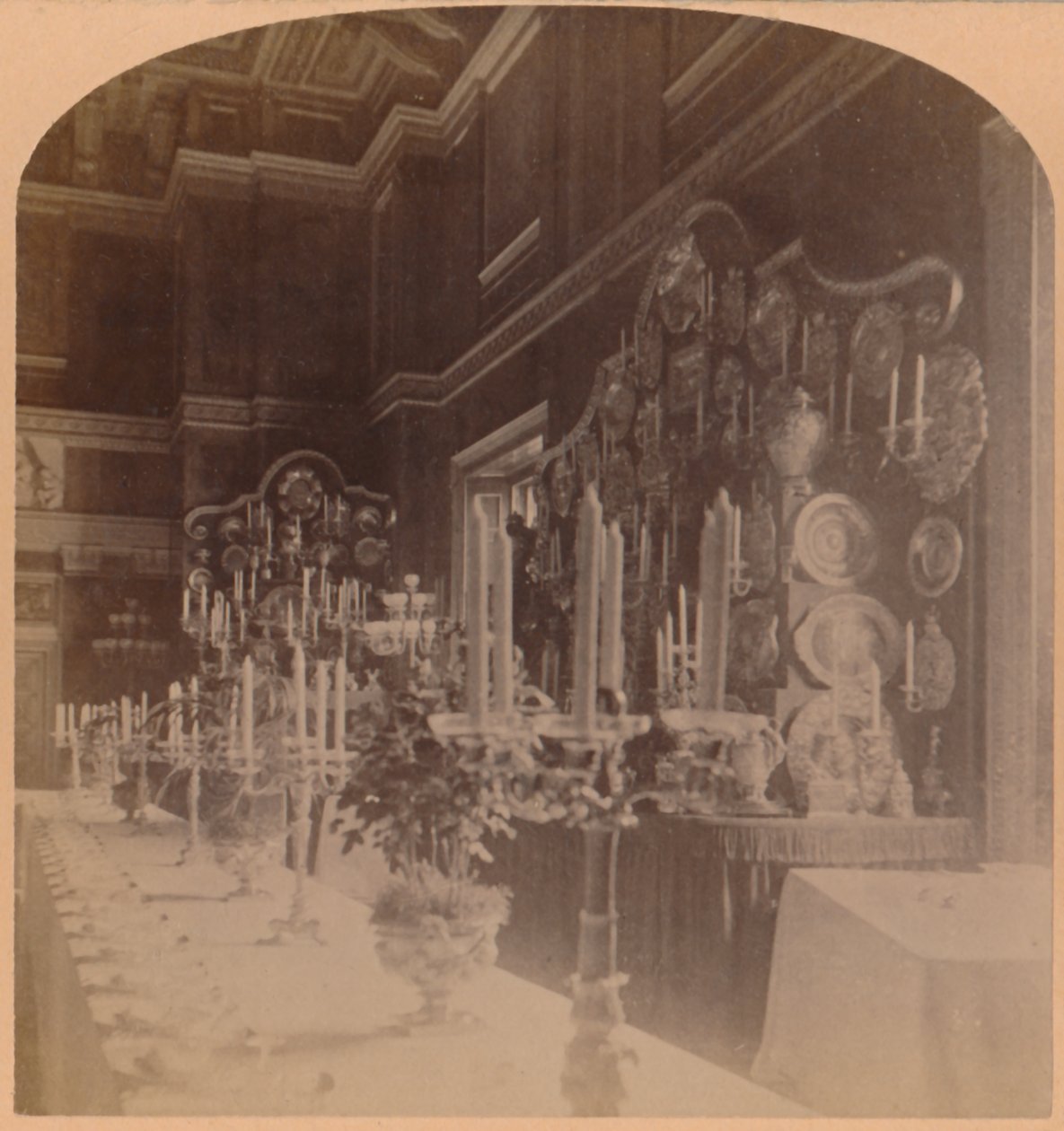 Kraliyet Ailesi tarafından kullanılan Altın Plaka, Supper Room, Windsor Castle, İngiltere, 1900. by Underwood and Underwood