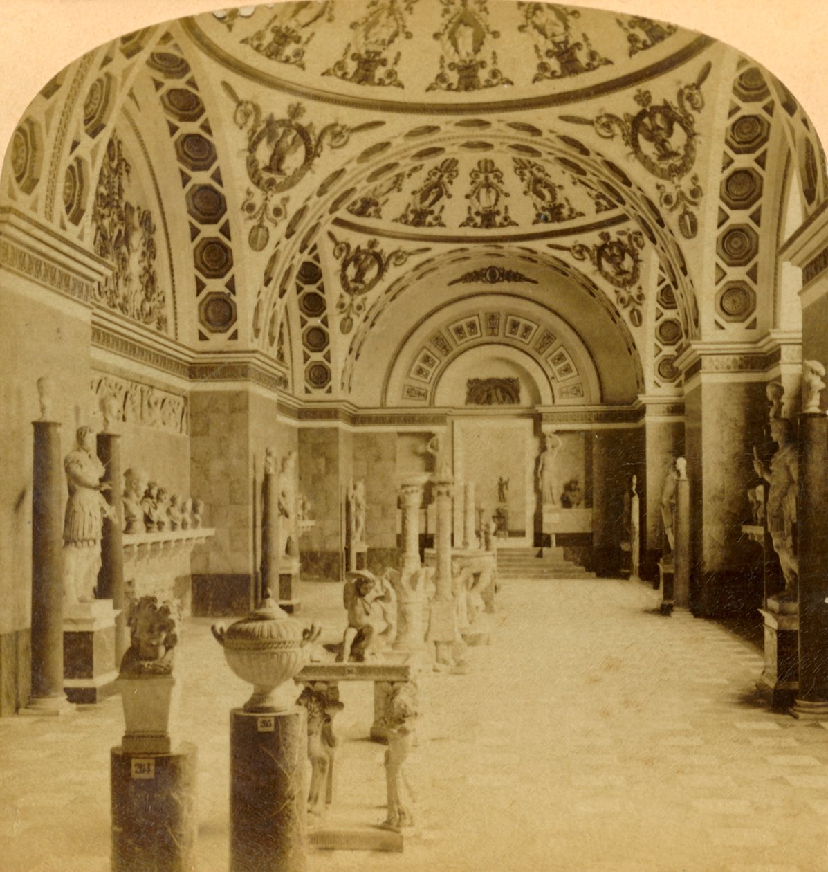 Romalılar Salonu, Glyptothek, Münih, Almanya, 1898. by Underwood and Underwood