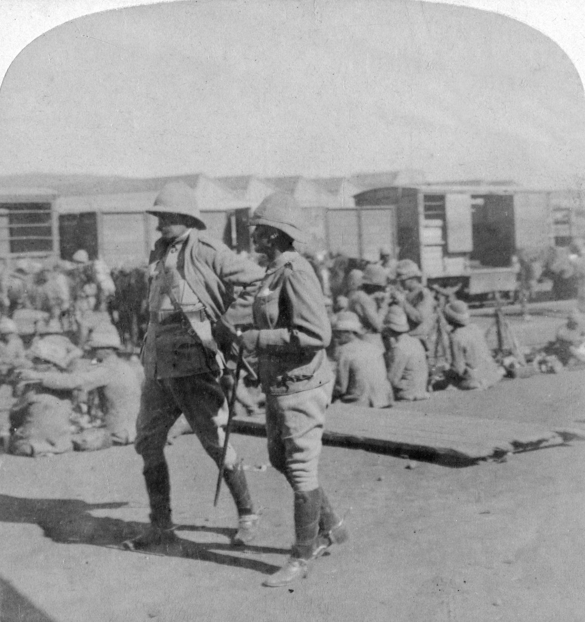 Lord Kitchener ve General Pole-Carew, Pretoria tren istasyonunda, Güney Afrika, 5 Haziran 1901. by Underwood and Underwood