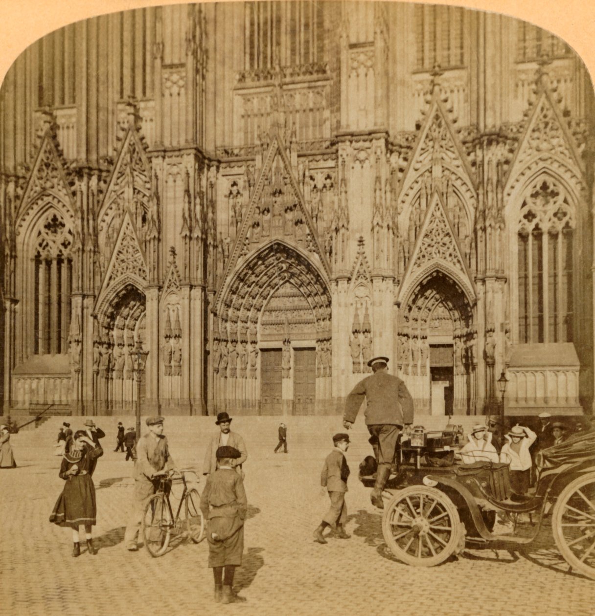 Ana portal ve özenle süslenmiş cephe, Katedral, Köln, Almanya, 1902. by Underwood and Underwood