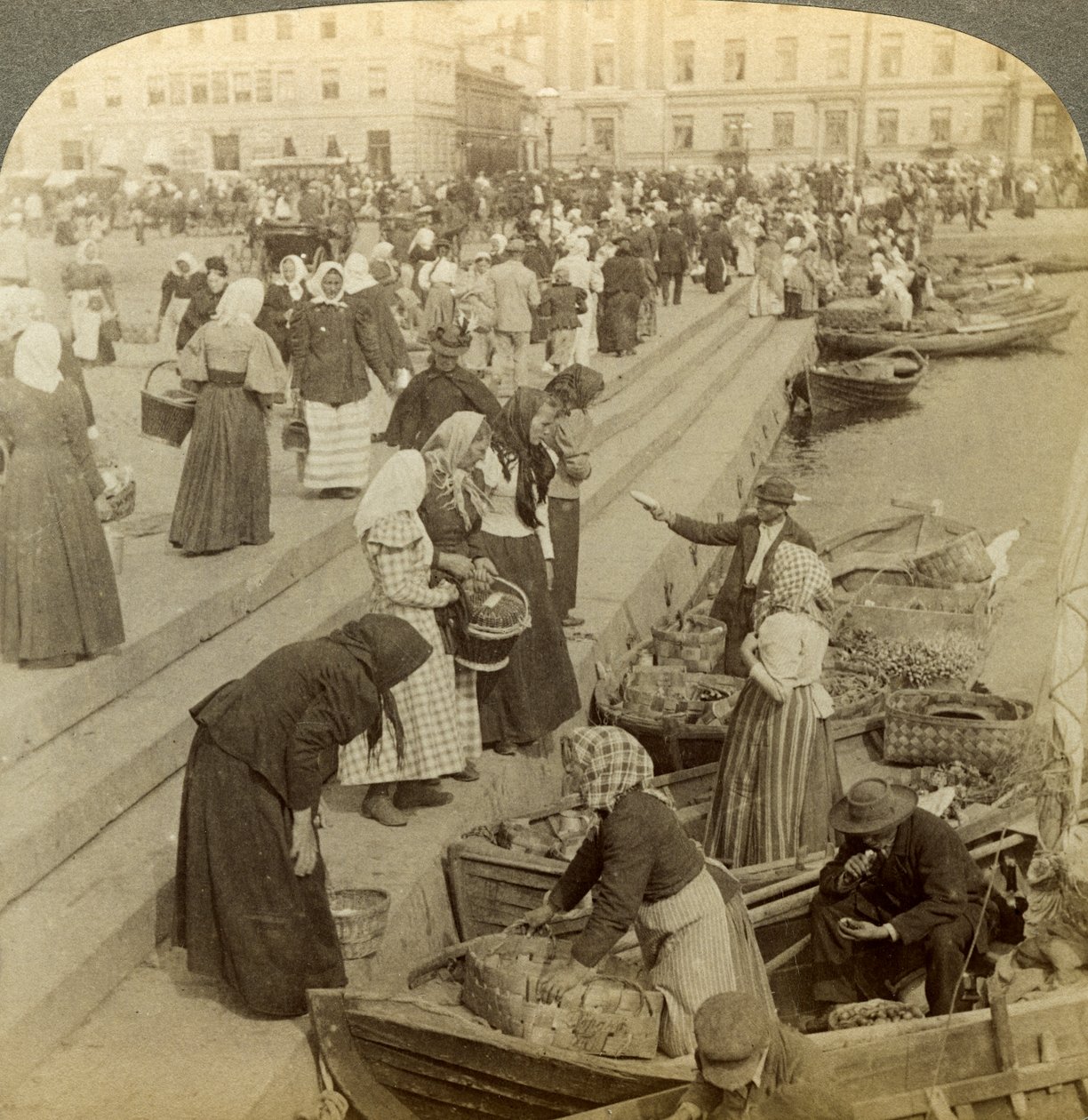 Pazar tekneleri, Helsinki, Finlandiya. by Underwood and Underwood