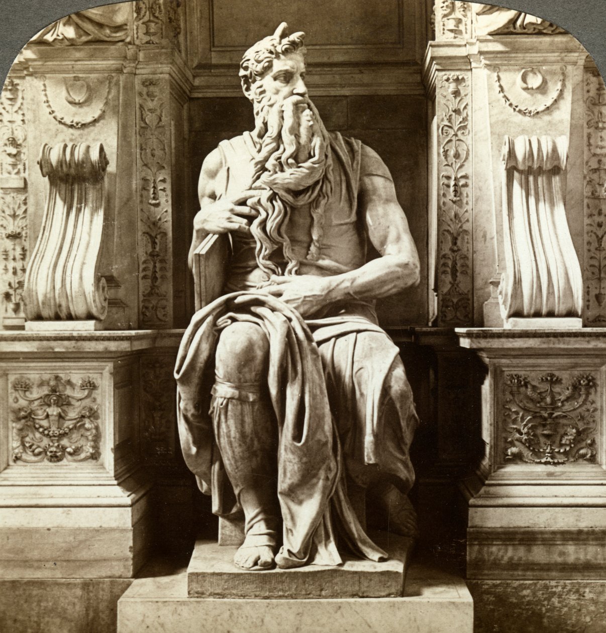 Michelangelos Musa heykeli, Vincoli