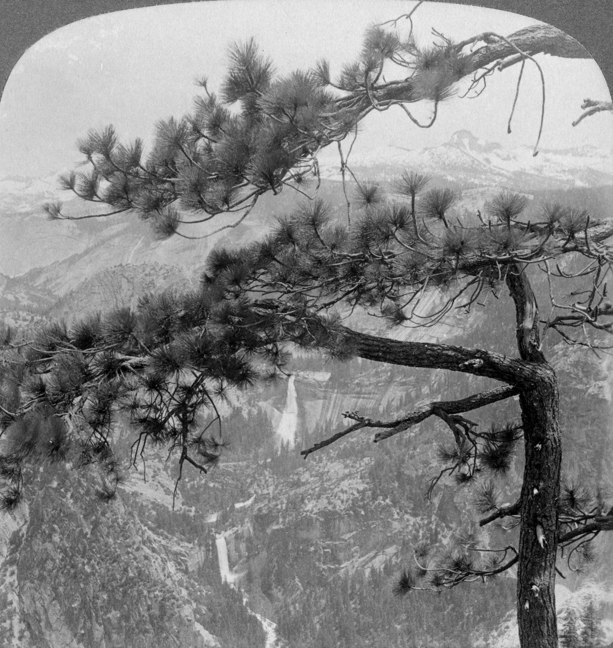 Nevada Şelalesi, Vernal Şelalesi ve Liberty Şapkası, Yosemite Vadisi, Kaliforniya, ABD, 1902 by Underwood and Underwood