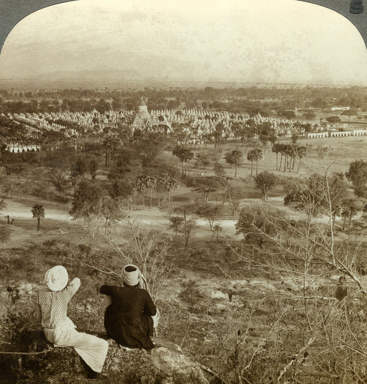 Pagodalar, Mandalay, Burma, 1900
