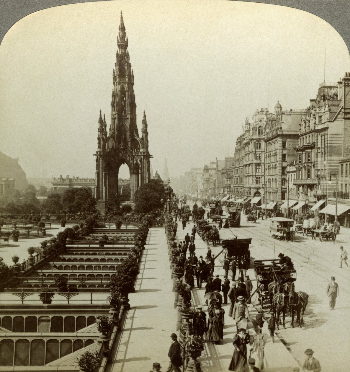Princes Street ve Scott Anıtı, Edinburgh, İskoçya, 19. yüzyılın sonları. by Underwood and Underwood
