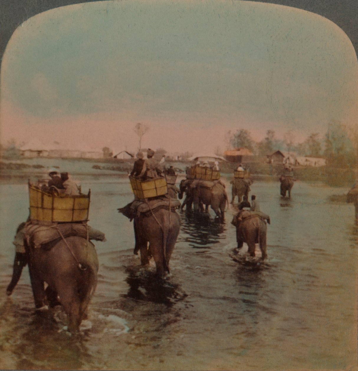 Bir günlük çekimden sonra kampa dönüş, Bebar ormanı, Hindistan, 1909. Sanatçılar: Elmer Underwood, Bert Elias Underwood. by Underwood and Underwood