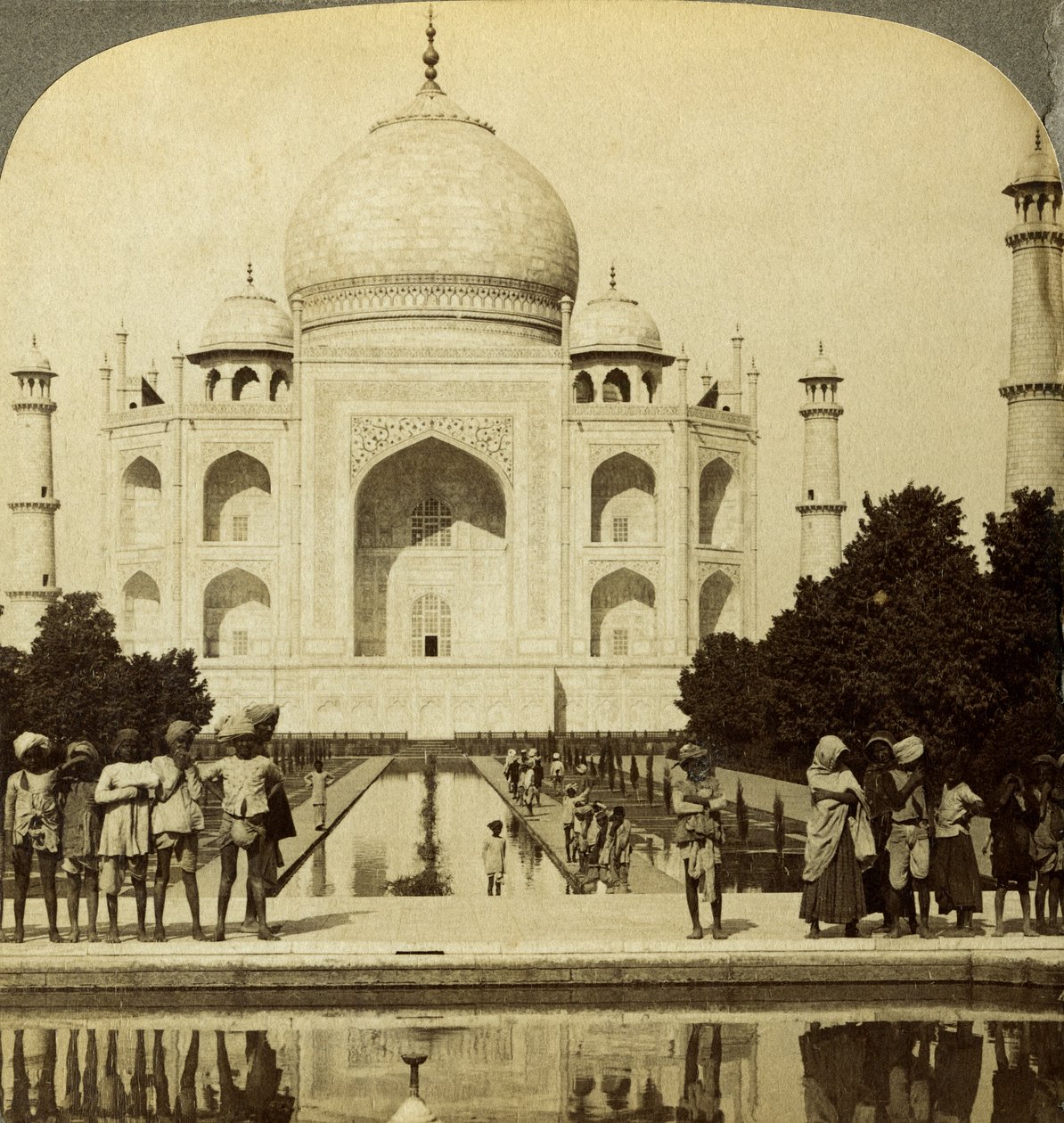 Taj Mahal, Agra, Uttar Pradesh, India. by Underwood and Underwood
