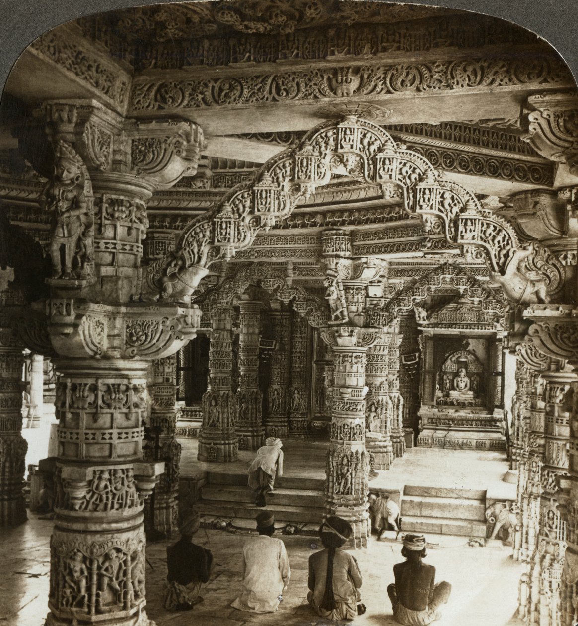 Vimal Vasahi Tapınağı, Abu Dağı, Rajasthan, Hindistan. by Underwood and Underwood