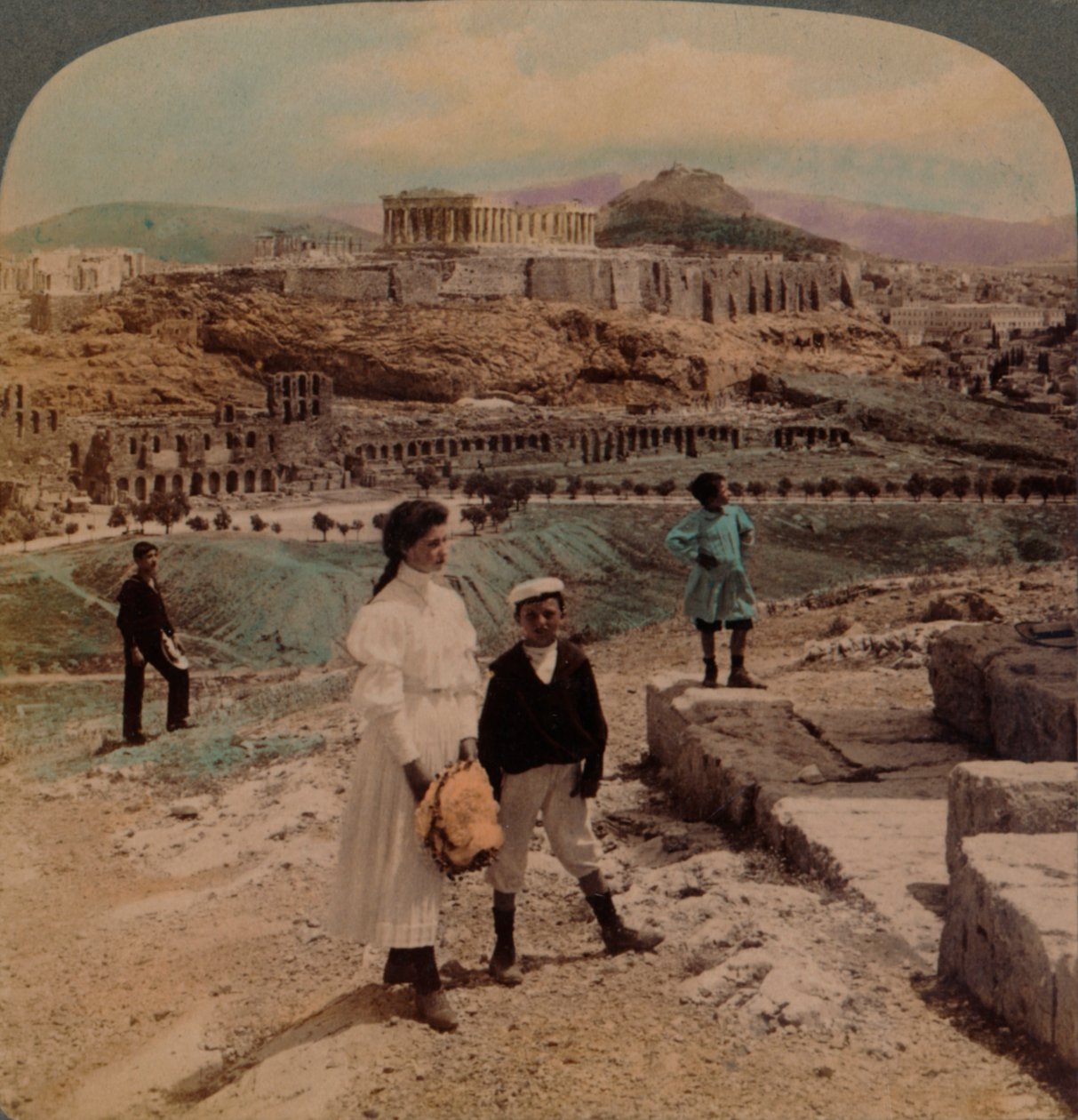 Atina Akropolü, Lycabettus ve Kraliyet Sarayı, Philopappos anıtından, 1907. Sanatçılar: Elmer Underwood, Bert Elias Underwood. by Underwood and Underwood