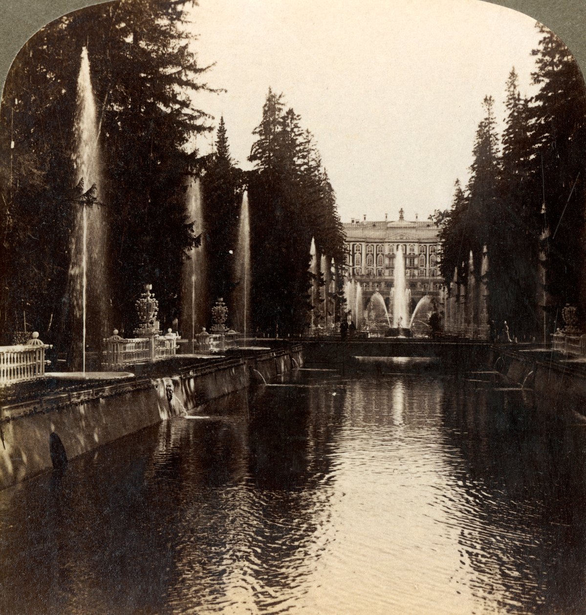 Çeşmeler Bulvarı, Peterhof İmparatorluk Sarayı, Rusya, 1897. by Underwood and Underwood