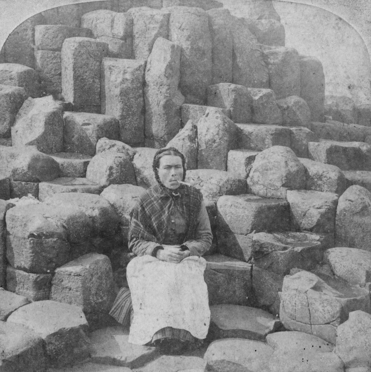Dilek Koltuğu, Giants Causeway, Antrim Kontluğu, İrlanda, 1887 by Underwood and Underwood
