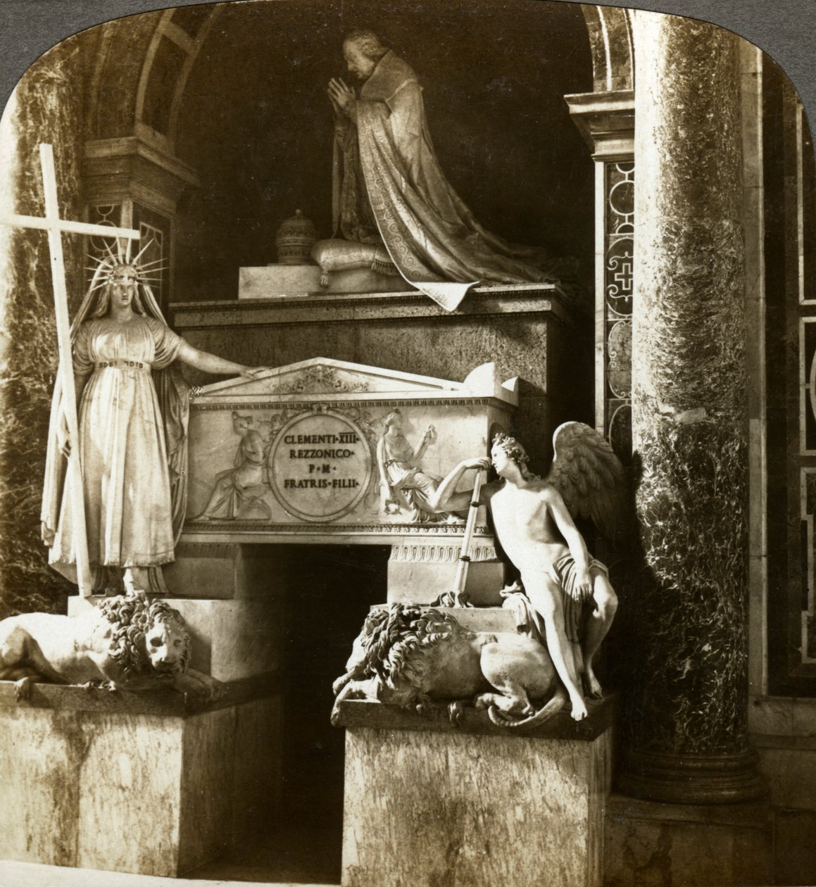 Papa Clement XIII Mezarı, St Peters Bazilikası, Roma, İtalya. by Underwood and Underwood