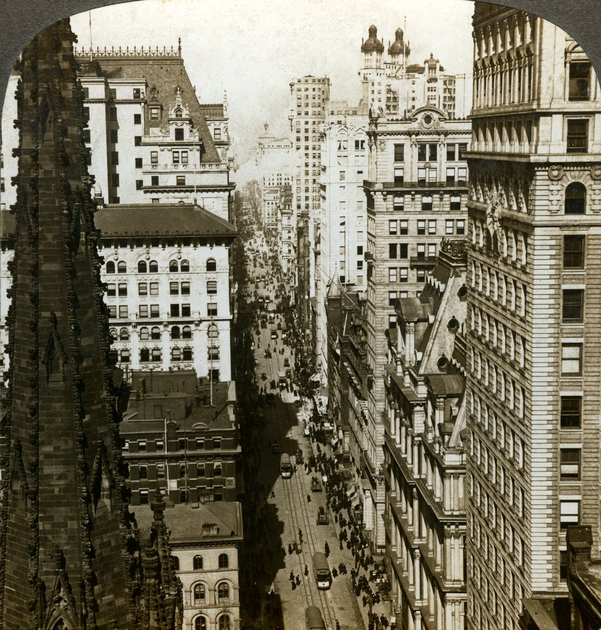 Trinity Kilisesi ve Broadway, New York, ABD. by Underwood and Underwood