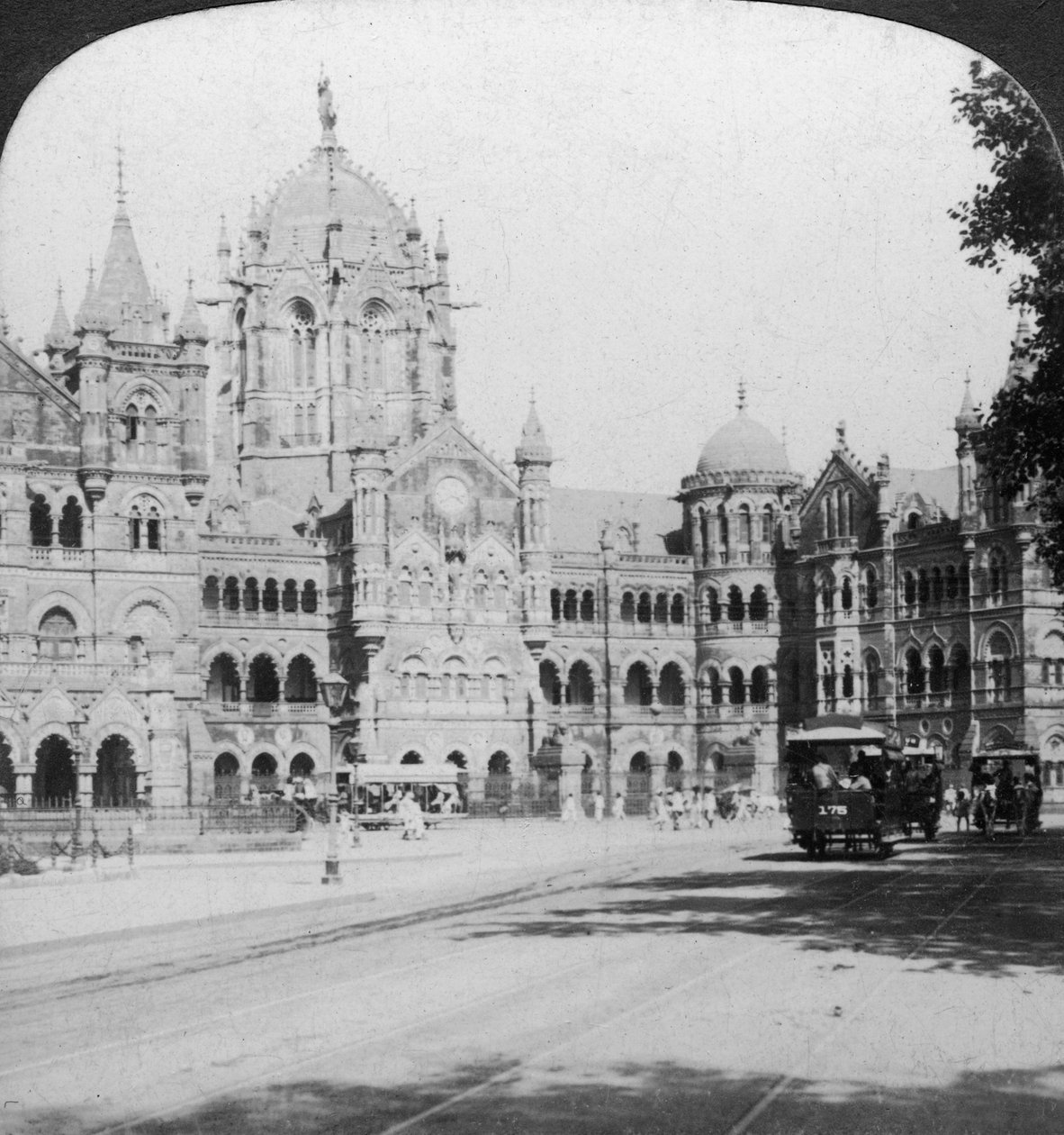 Victoria Terminus tren istasyonu, Bombay, Hindistan, 1903. by Underwood and Underwood