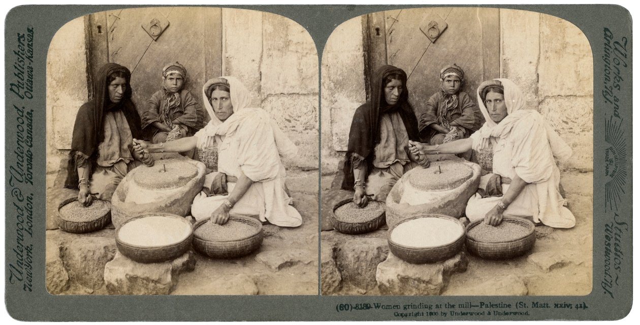 Değirmende öğüten kadınlar, Filistin, 1900. by Underwood and Underwood