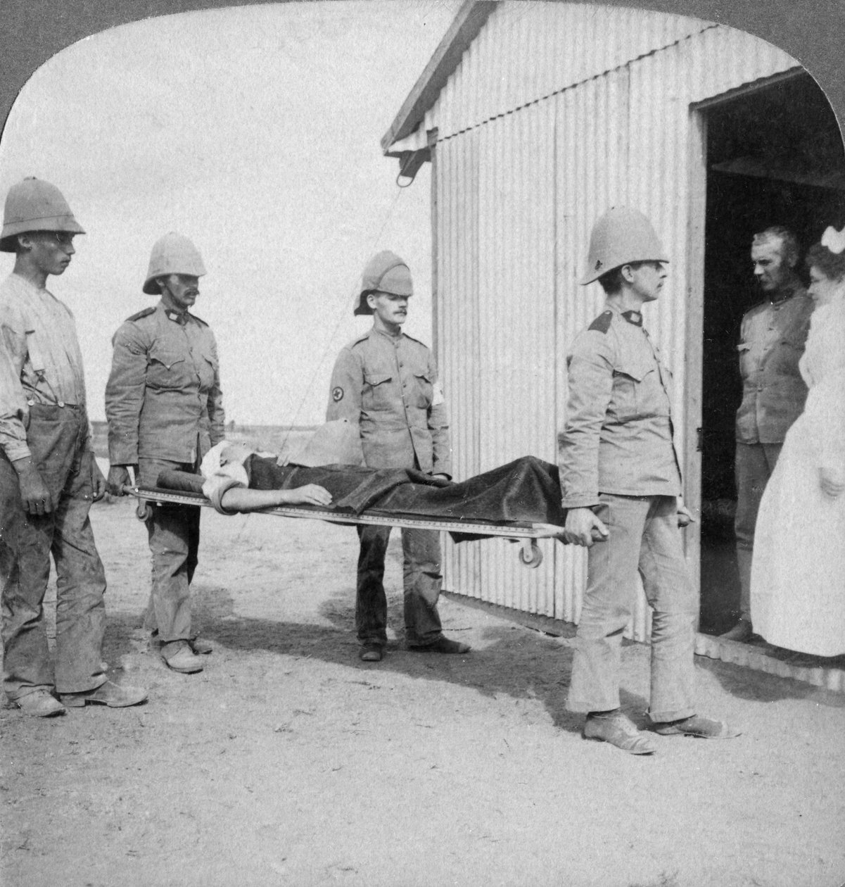 Boerlerin Orange River, Güney Afrika, Boer Savaşı, 1900 yakınlarındaki cesur duruşundan sonra yaralı füze by Underwood and Underwood