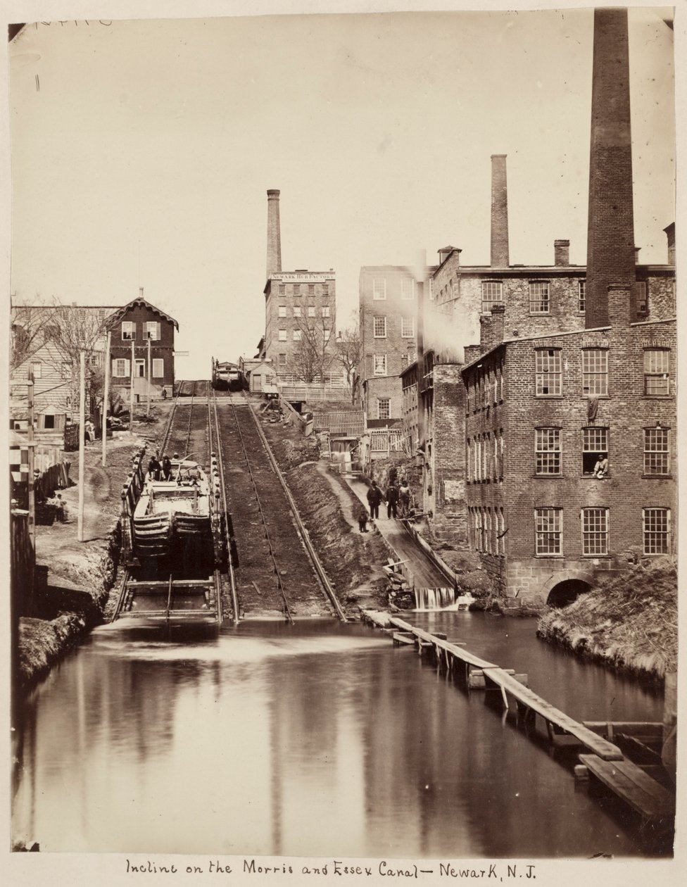 Morris ve Essex Kanalı, Newark, New Jersey, c. 1870. by Unidentified Photographer.