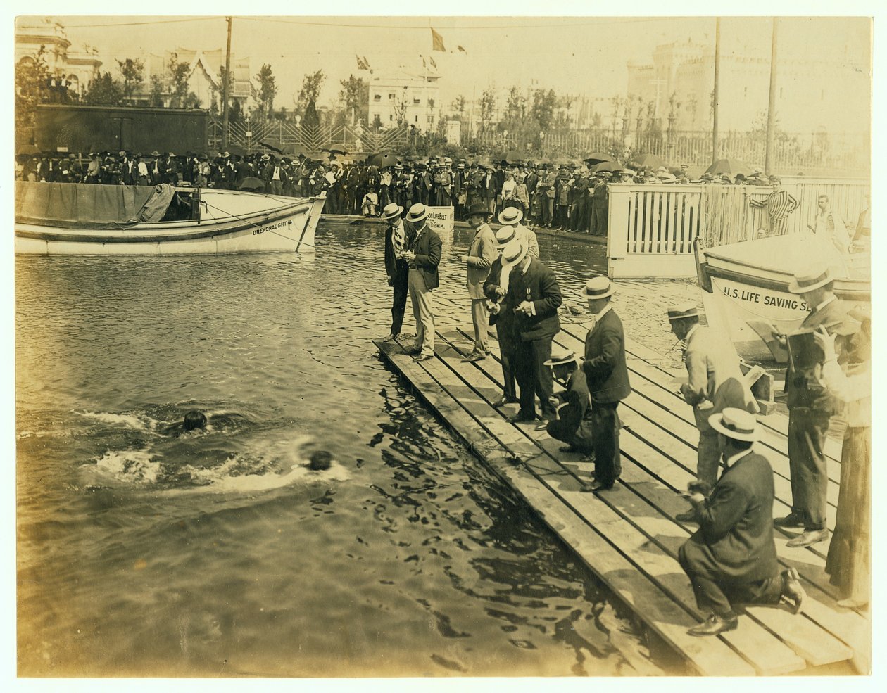 1904 Olimpiyatları - 220 yard yüzme yarışmasının bitişi by Unknown