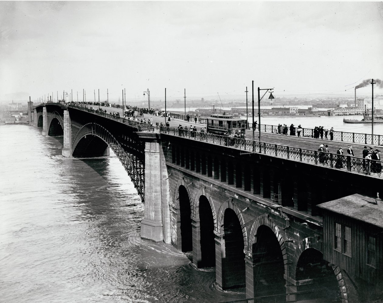 1903 sel sırasında Eads Köprüsü