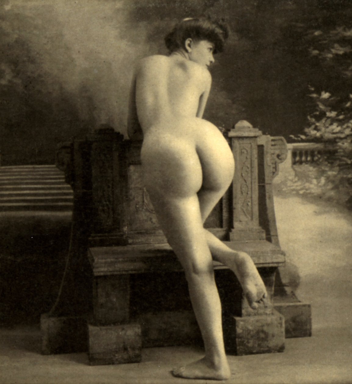 Kadın Çıplak, c.1900 (sepya fotoğraf) by Unknown