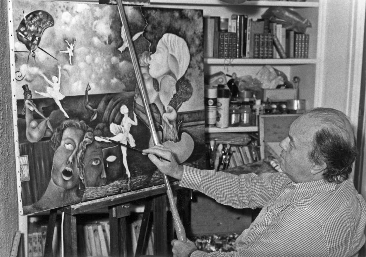 Pierre Velly Takma Adı Pierre De Varga Atölyesinde Tuvalinden Birine Son Bir Dokunuş Yapıyor 11 Nisan 1986 by Unknown