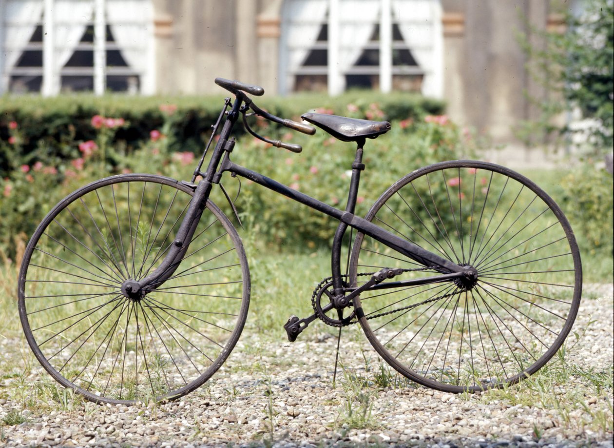 Bianchi bisikleti. 1885 modeli by Unknown artist