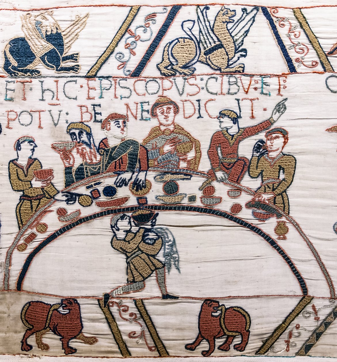 Piskopos Odo yiyecek ve şarabı kutsar, Bayeux Goblen (keten üzerine yün işlemesi) by Unknown artist