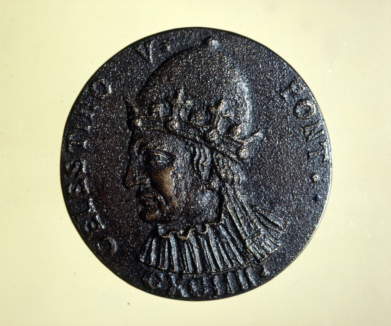 Celestin V (veya St. Peter Celestin) (1215 - 1296) taşınan papa. Roma Madalya Kabinesi Madalyası. by Unknown artist