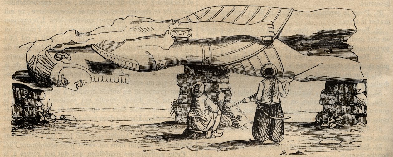 Yaklaşık otuz metre ötede bulunan Ptah tapınağının güney kapısının yakınında, İtalyan gezgin Giovanni Battista Caviglia tarafından 1820