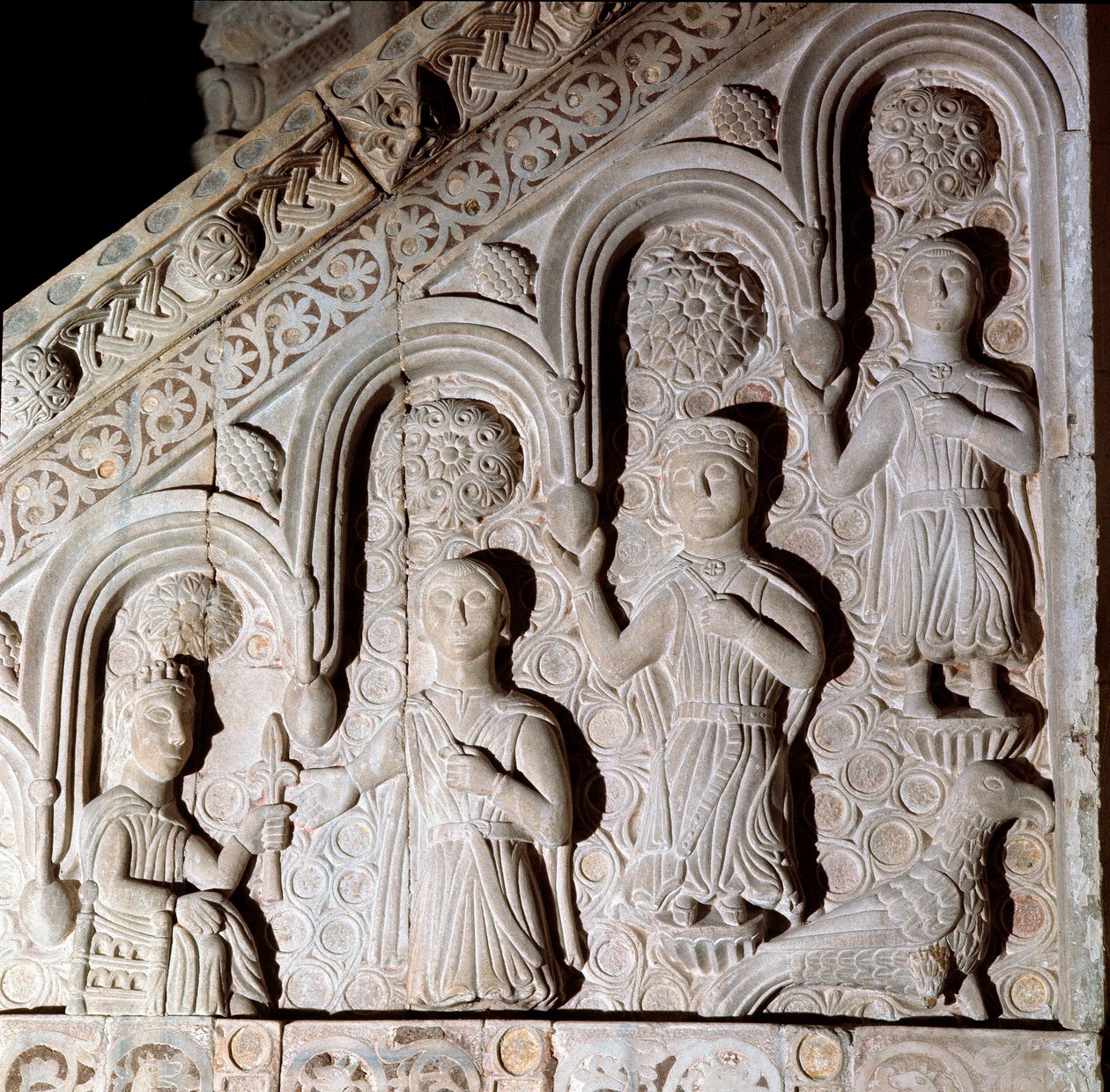 Hohenstaufen İmparatoru II. Frederic (1194-1250), ailesiyle birlikte Bas kabartmasını 13. yüzyıldan kalma bir ambonu temsil etti. Bitonto, katedral by Unknown artist