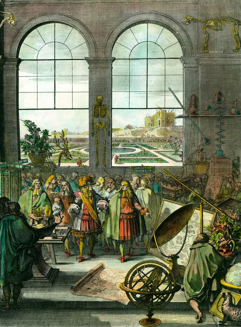 Kral Louis XIV (1638-1715) bölgeyi ziyaret ediyor, arka planda hala yapım aşamasında olan Paris Gözlemevi. Çeşitli bilimsel aletler, armiller küreler, iskeletler, haritalar, astronomik lens, küre, doldurulmuş hayvanlar mevcuttur. “” Doğanın Cephesi by Unknown artist