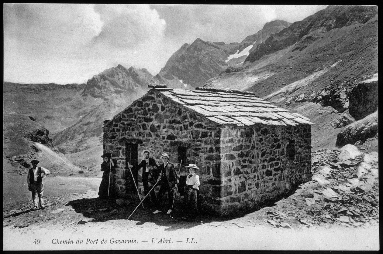 Gavarnie limanına giden yol: barınak (dağ sığınağı) - kartpostal, 19. yüzyılın sonları. by Unknown artist