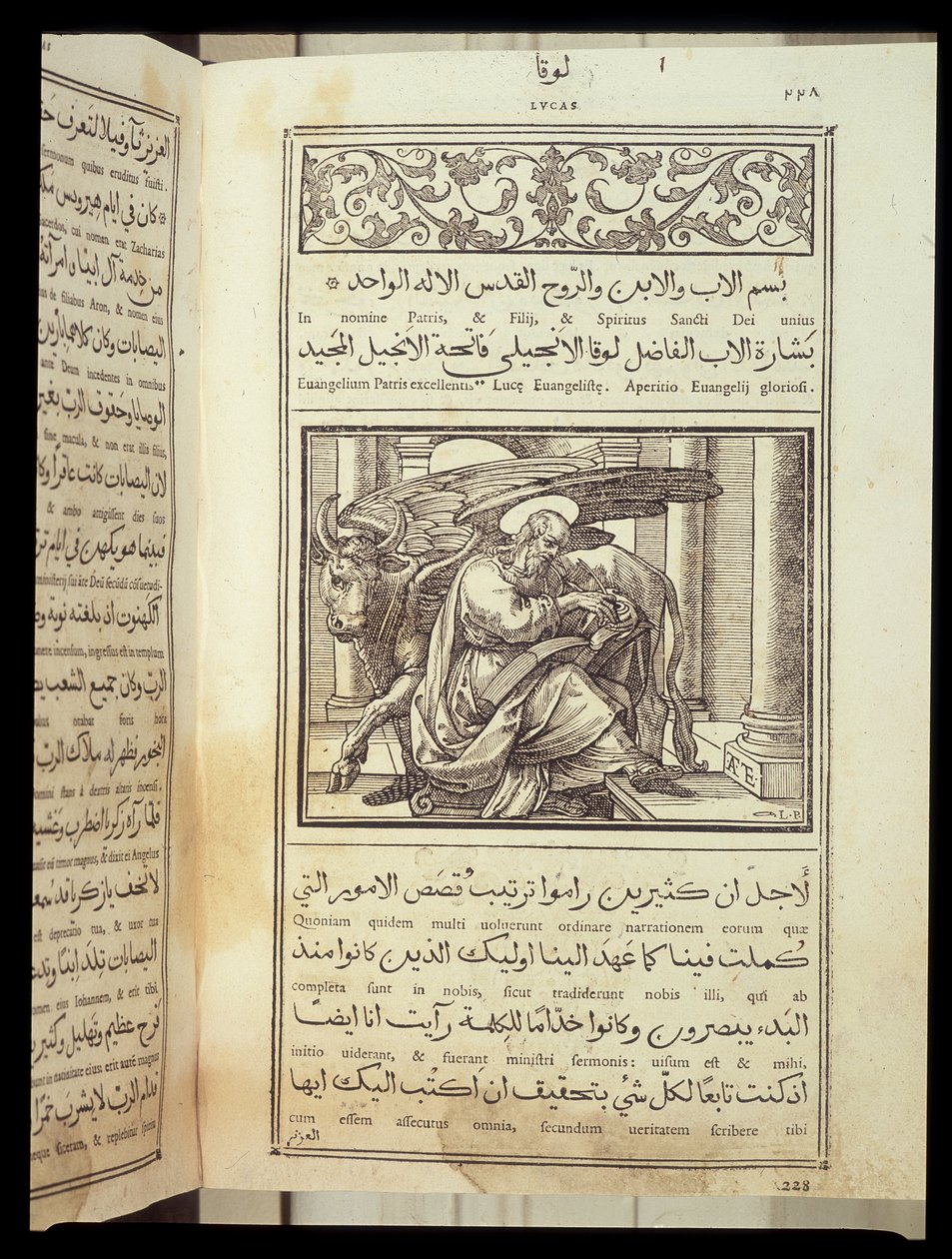 Latince ve Arapça yazılmış “İncil” de Evangelist Aziz Luka. by Unknown artist