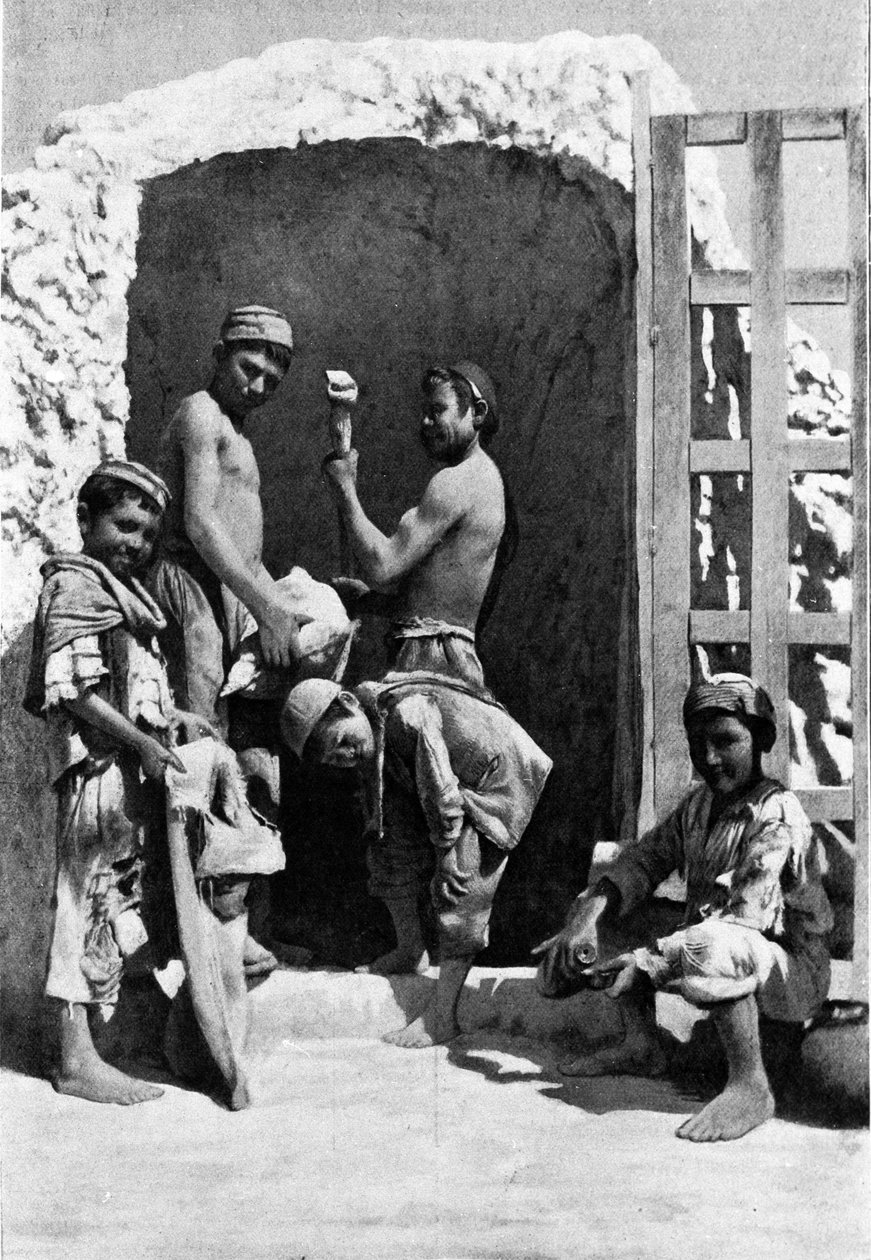 Madenin girişinin önündeki “carusi” madenci çırakları. 19. yüzyılın Sicilya gravürü. by Unknown artist
