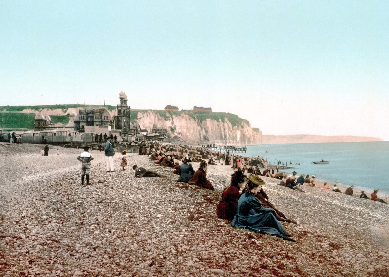 Dieppe Kumarhanesi ve plaj manzarası. Fotokrom v. 1890. by Unknown artist