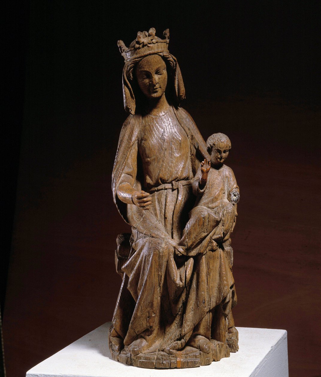 14. yüzyılın Bakire ve Çocuk Ahşap heykeli. Musee Vivenel, Compiegne by Unknown artist
